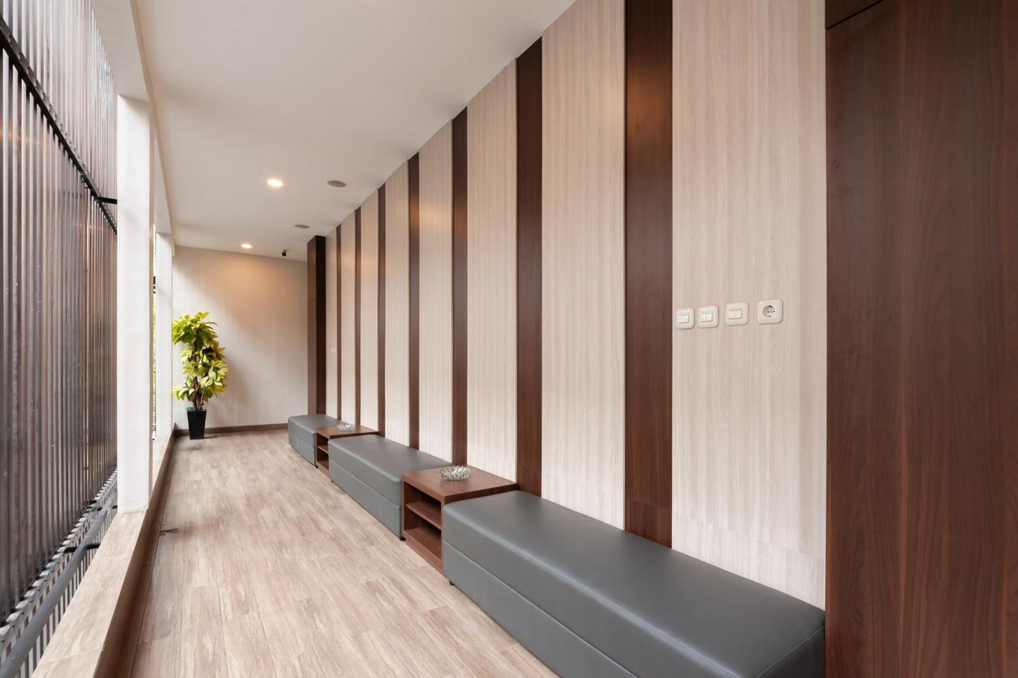 Urbanview Hotel Cengkareng Jakarta By Reddoorz Exterior foto